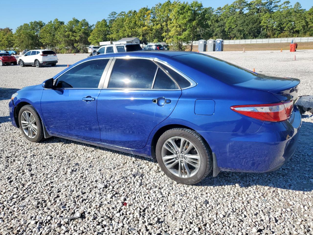 Toyota Camry Le Image 10