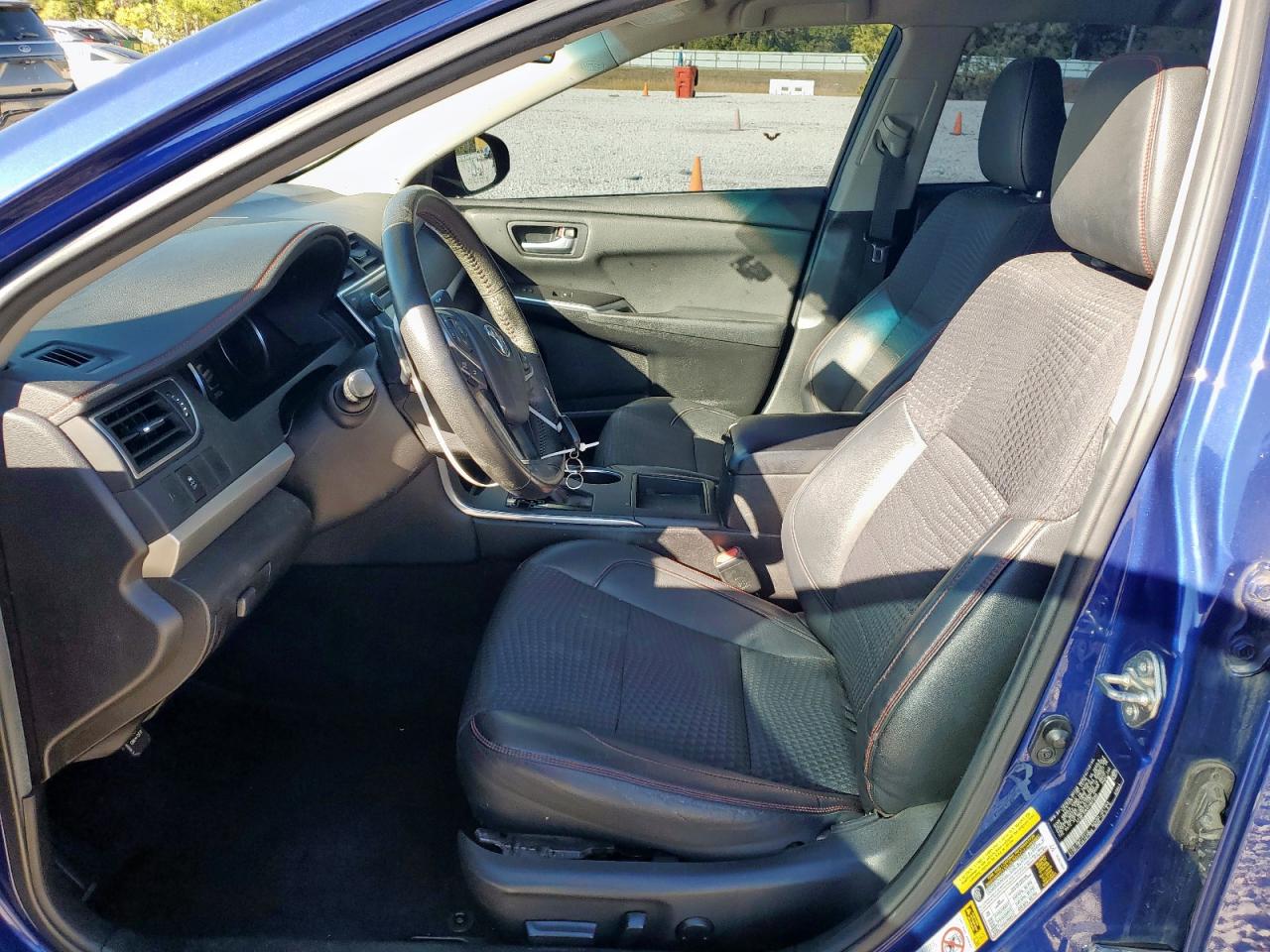 Toyota Camry Le Image 9