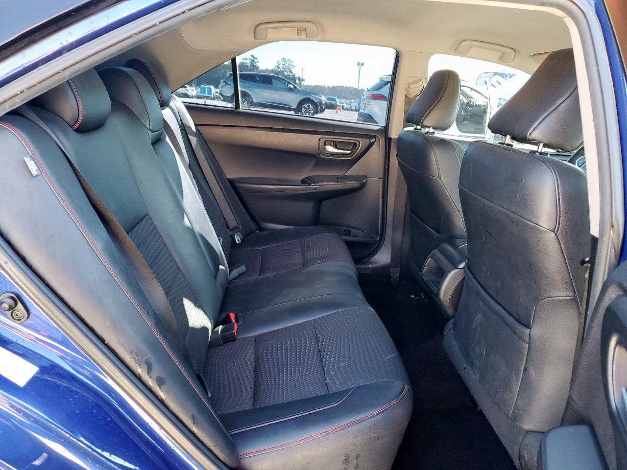 Toyota Camry Le Image 4