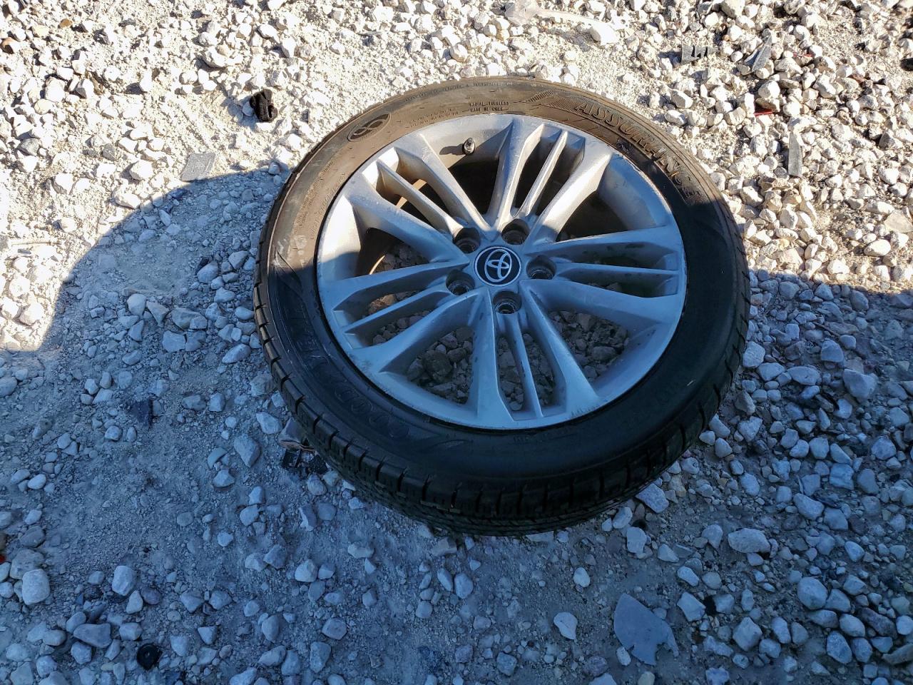 Toyota Camry Le Image 13