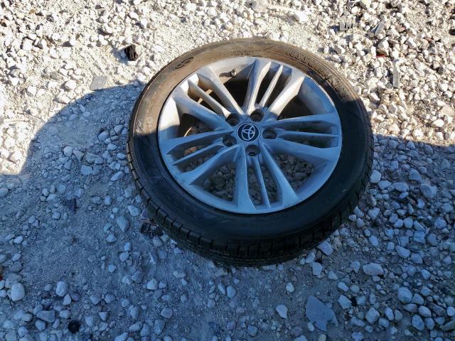 Toyota Camry Le Image 13