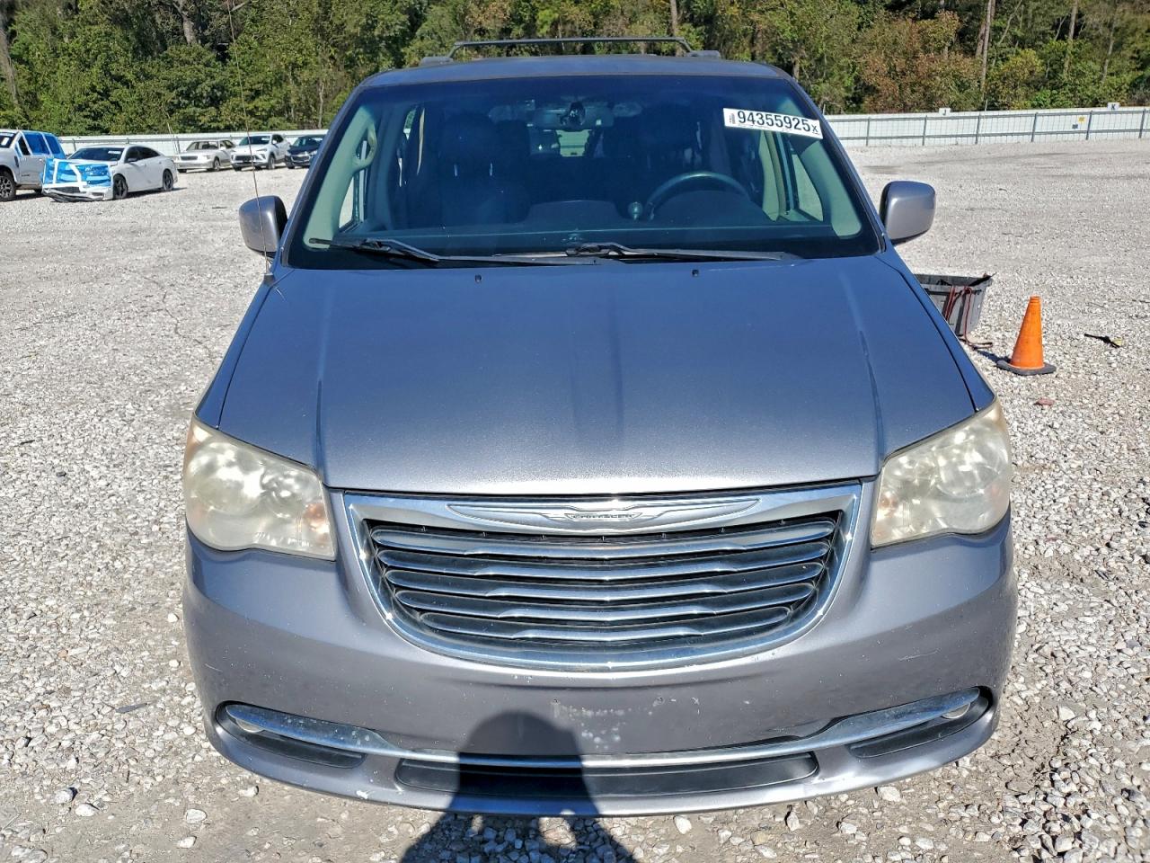 Chrysler Minivan Touring Image 8