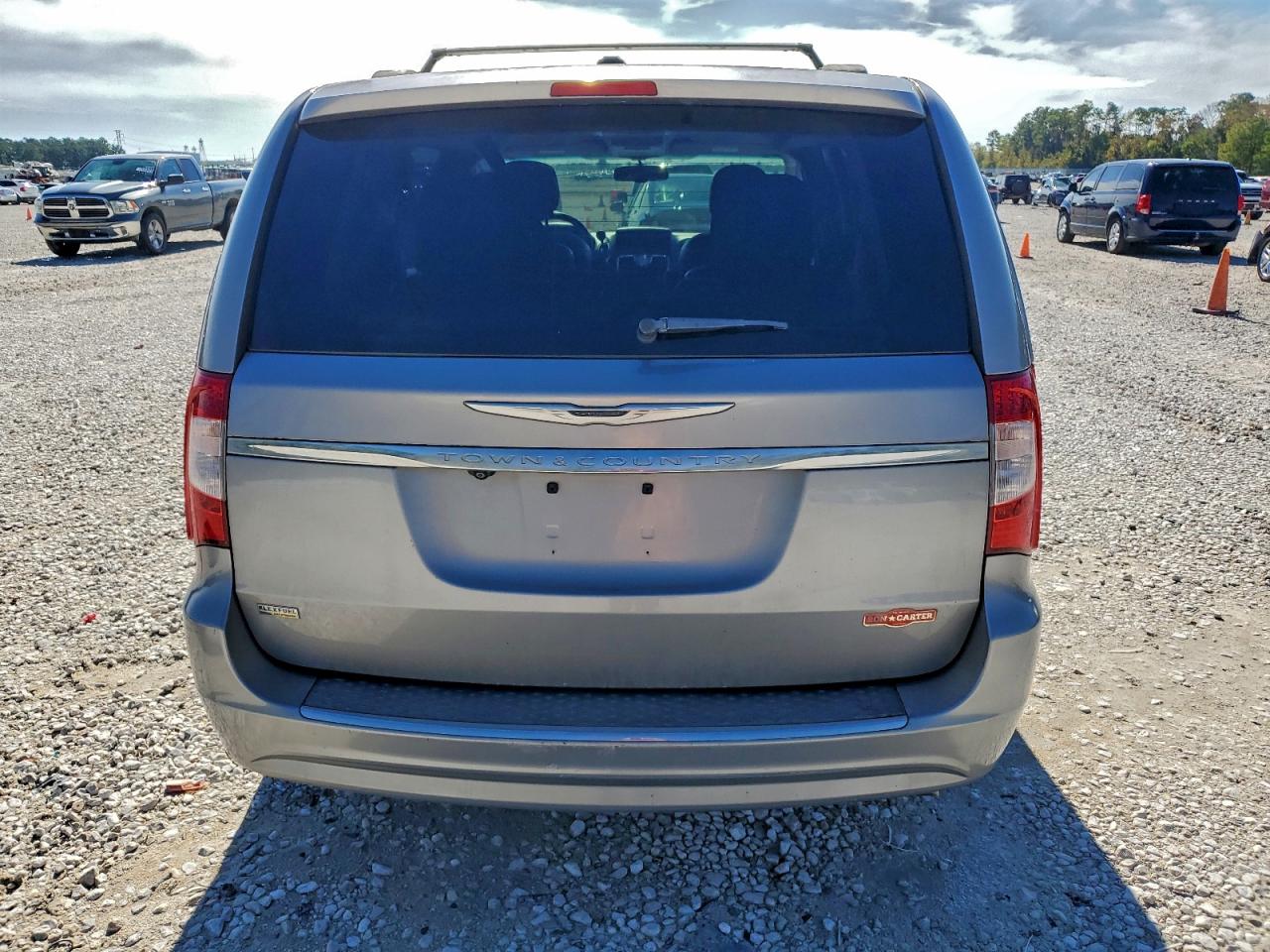 Chrysler Minivan Touring Image 5