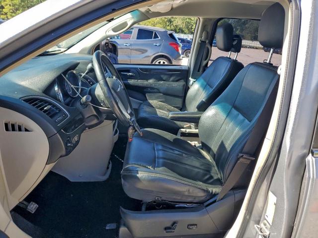 Chrysler Minivan Touring Image 13