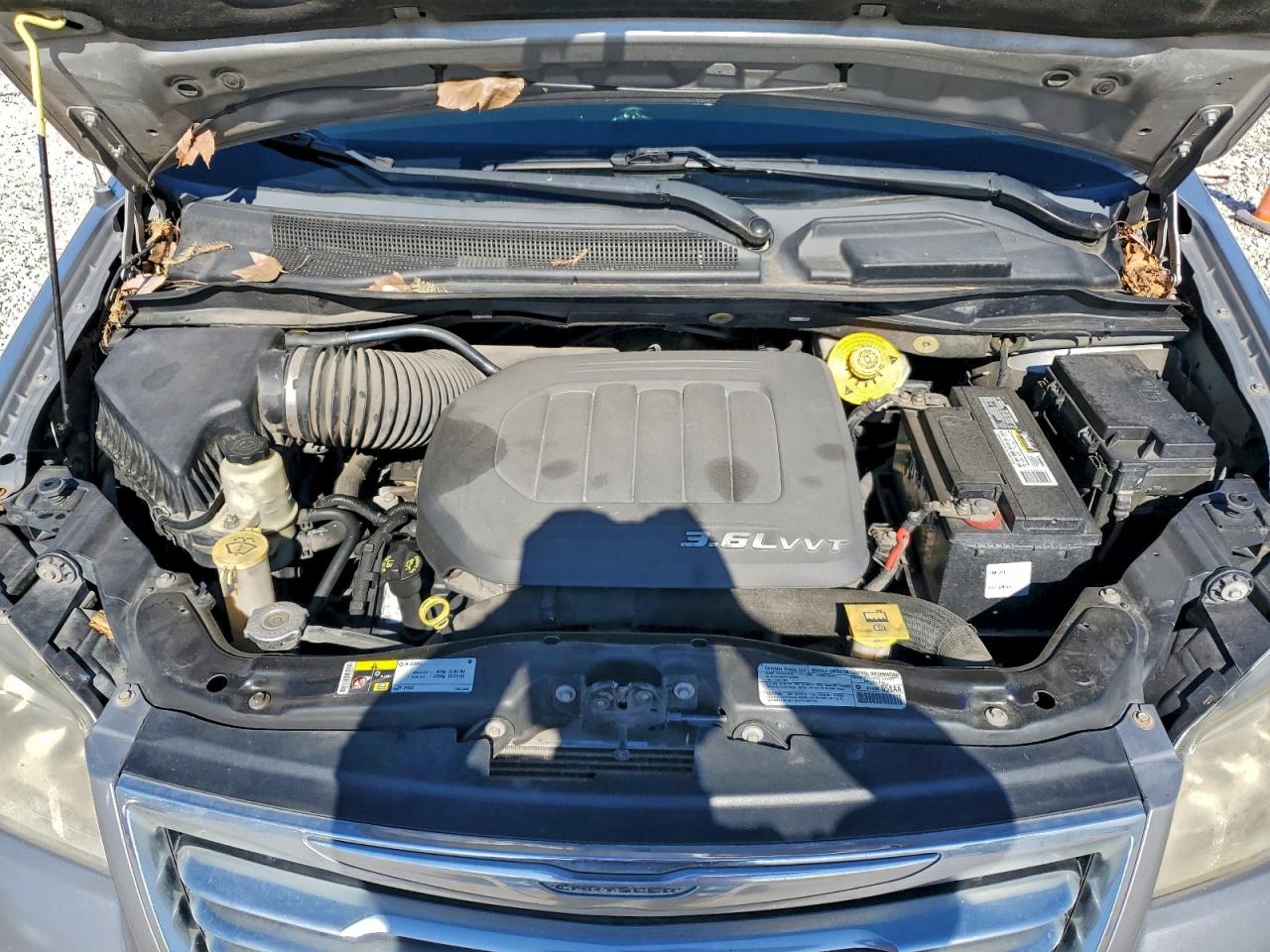 Chrysler Minivan Touring Image 10