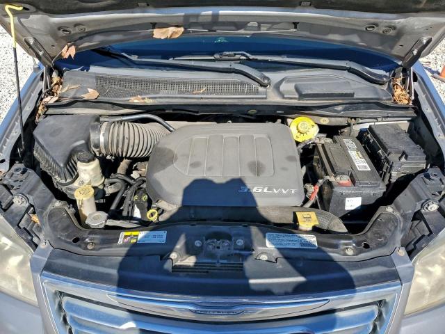 Chrysler Minivan Touring Image 10