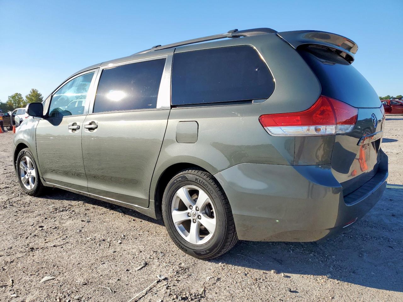 Toyota Sienna Xle Image 4