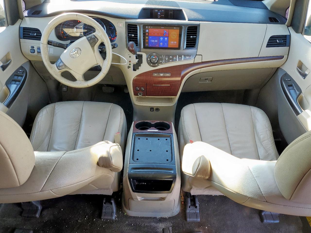 Toyota Sienna Xle Image 7