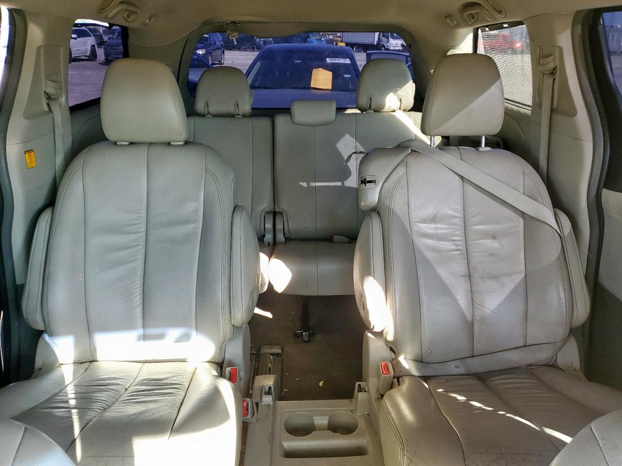 Toyota Sienna Xle Image 9