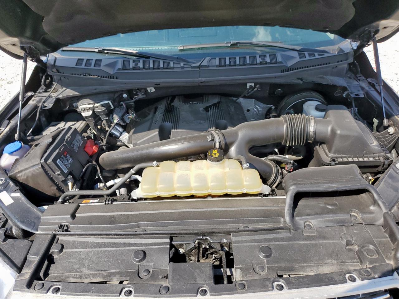 Ford F-150 Supercrew Image 11