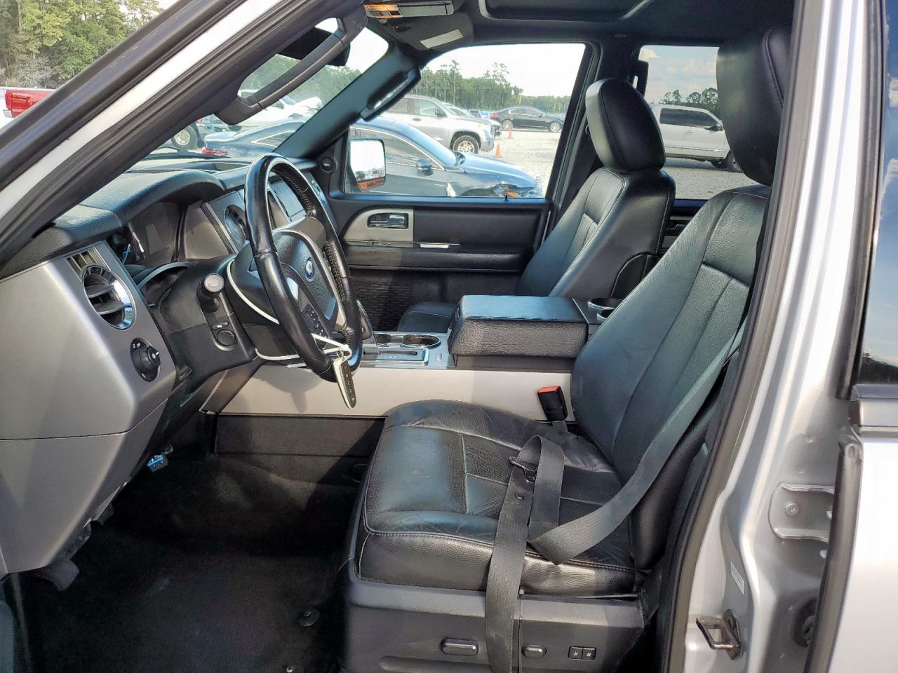 Ford Expedition Limited Image 8