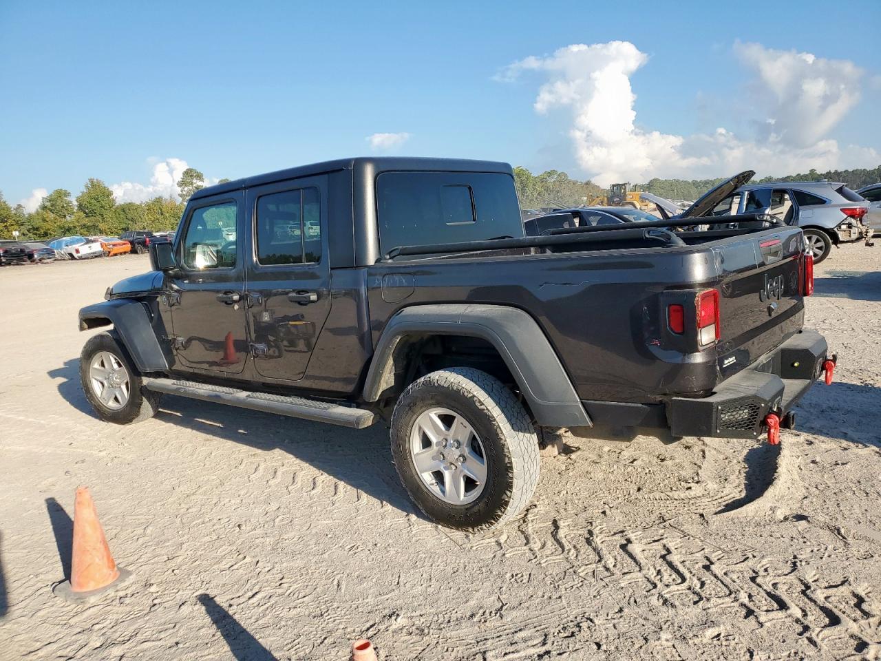 Jeep Gladiator Sport Image 2