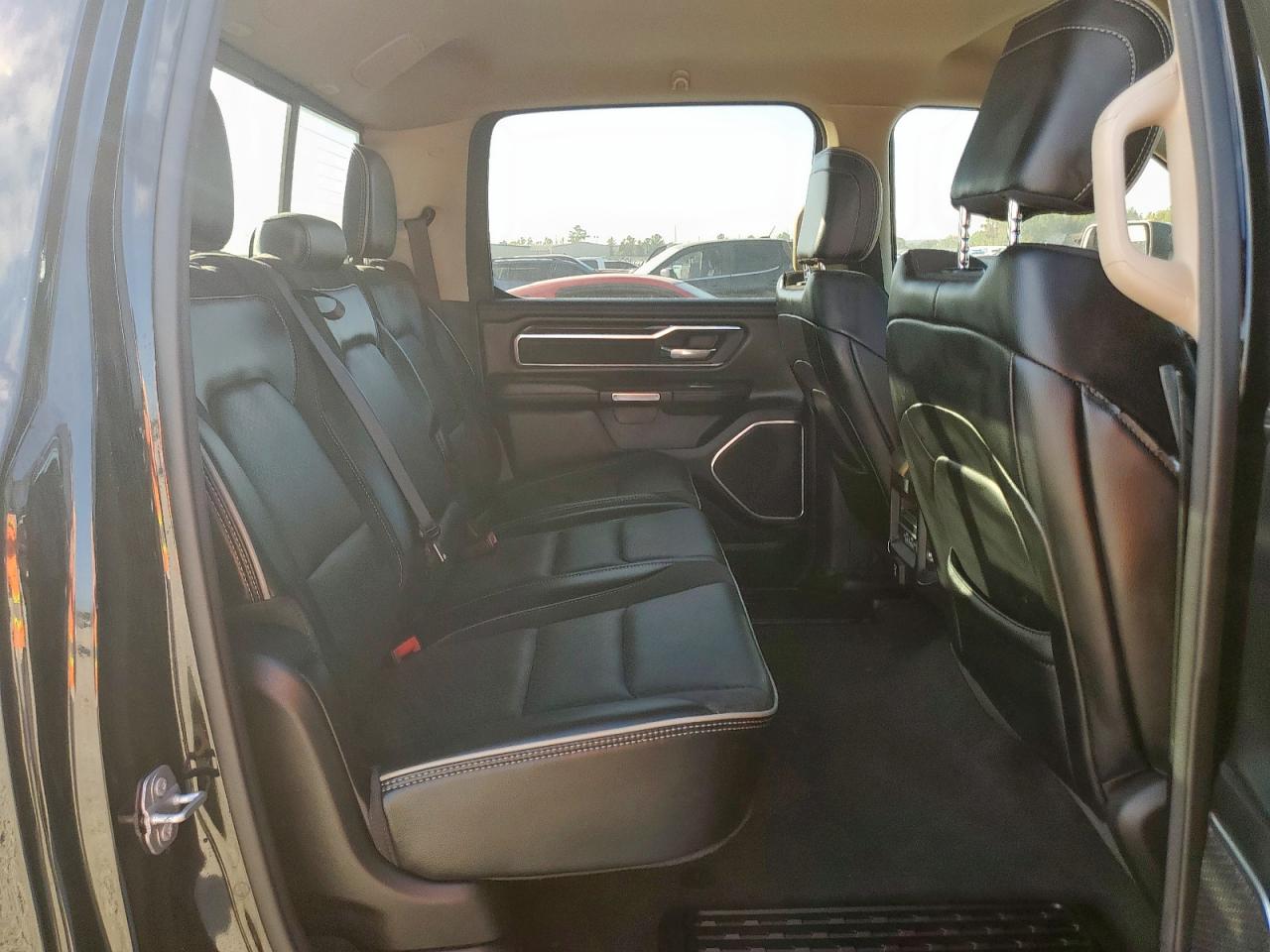 Ram 1500 Laramie Image 11