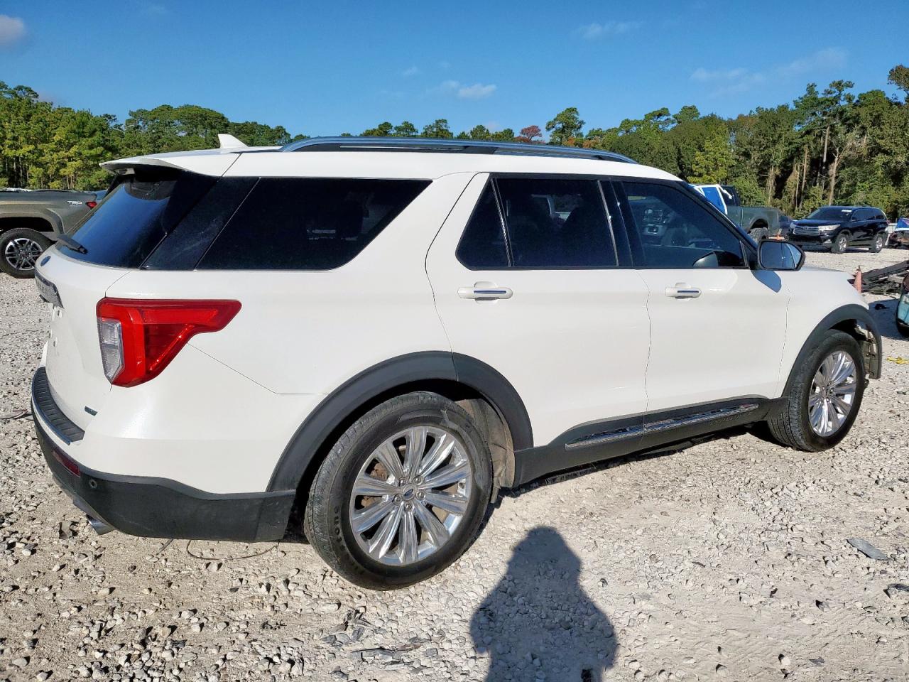 Ford Explorer Limited Image 11