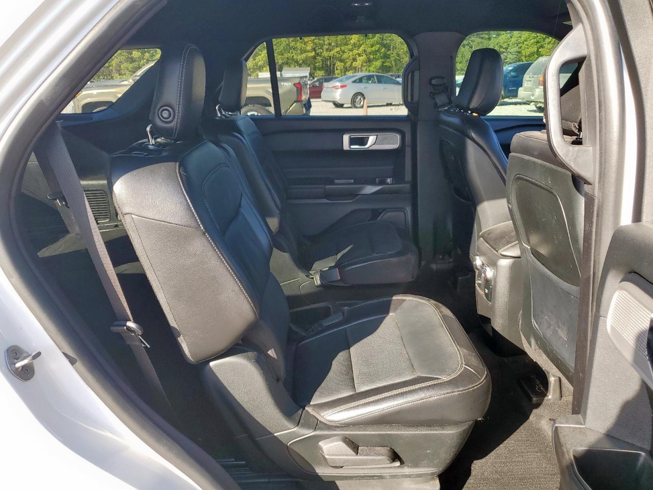 Ford Explorer Limited Image 3