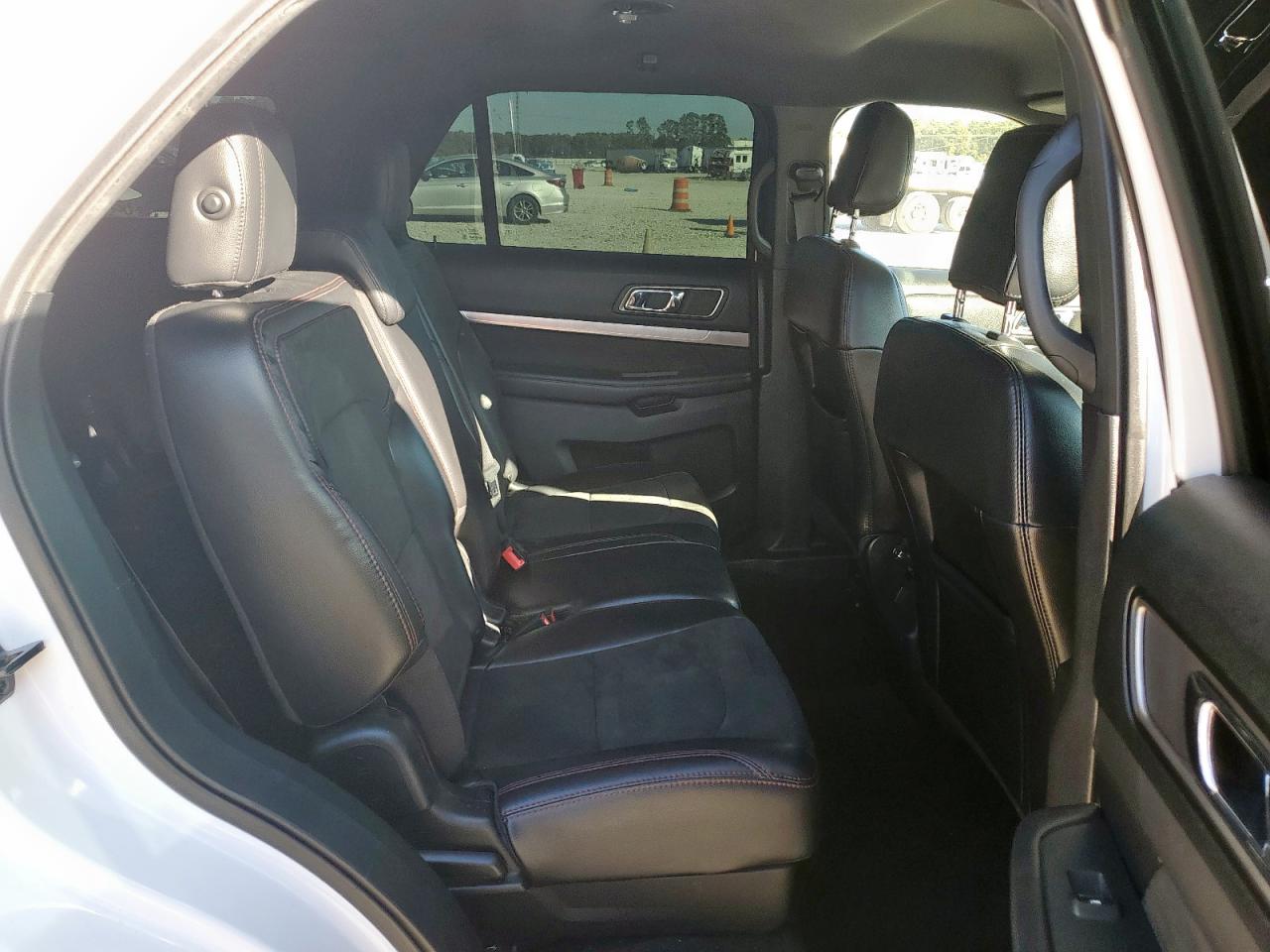 Ford Explorer Xlt Image 10