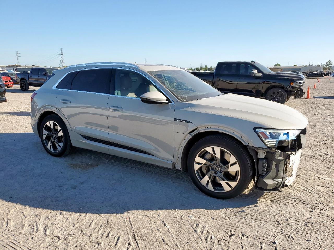 Audi e-tron Premium Image 5