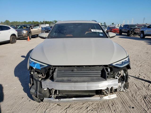 Audi e-tron Premium Image 14