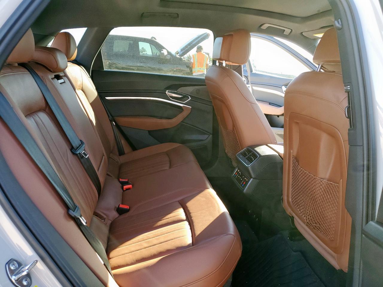 Audi e-tron Premium Image 11