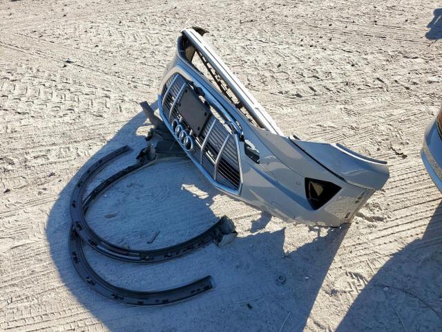 Audi e-tron Premium Image 13