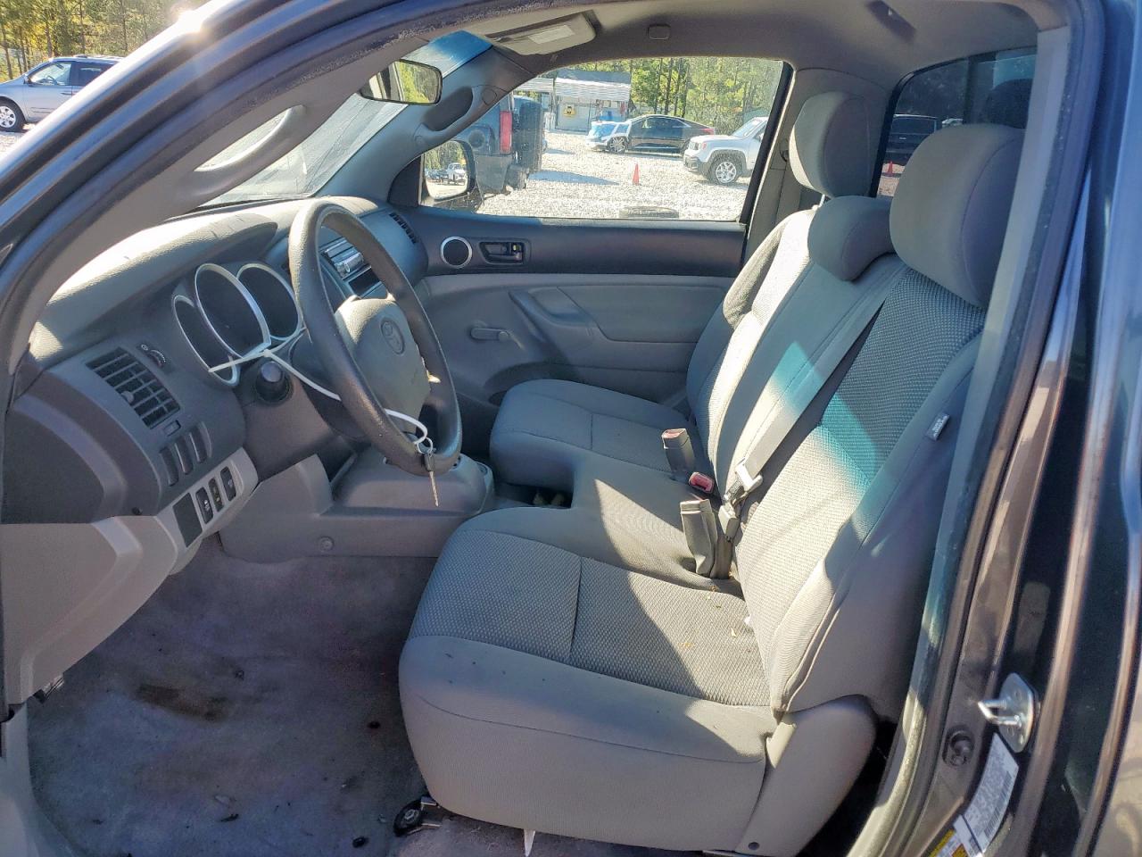 Toyota Tacoma Image 8