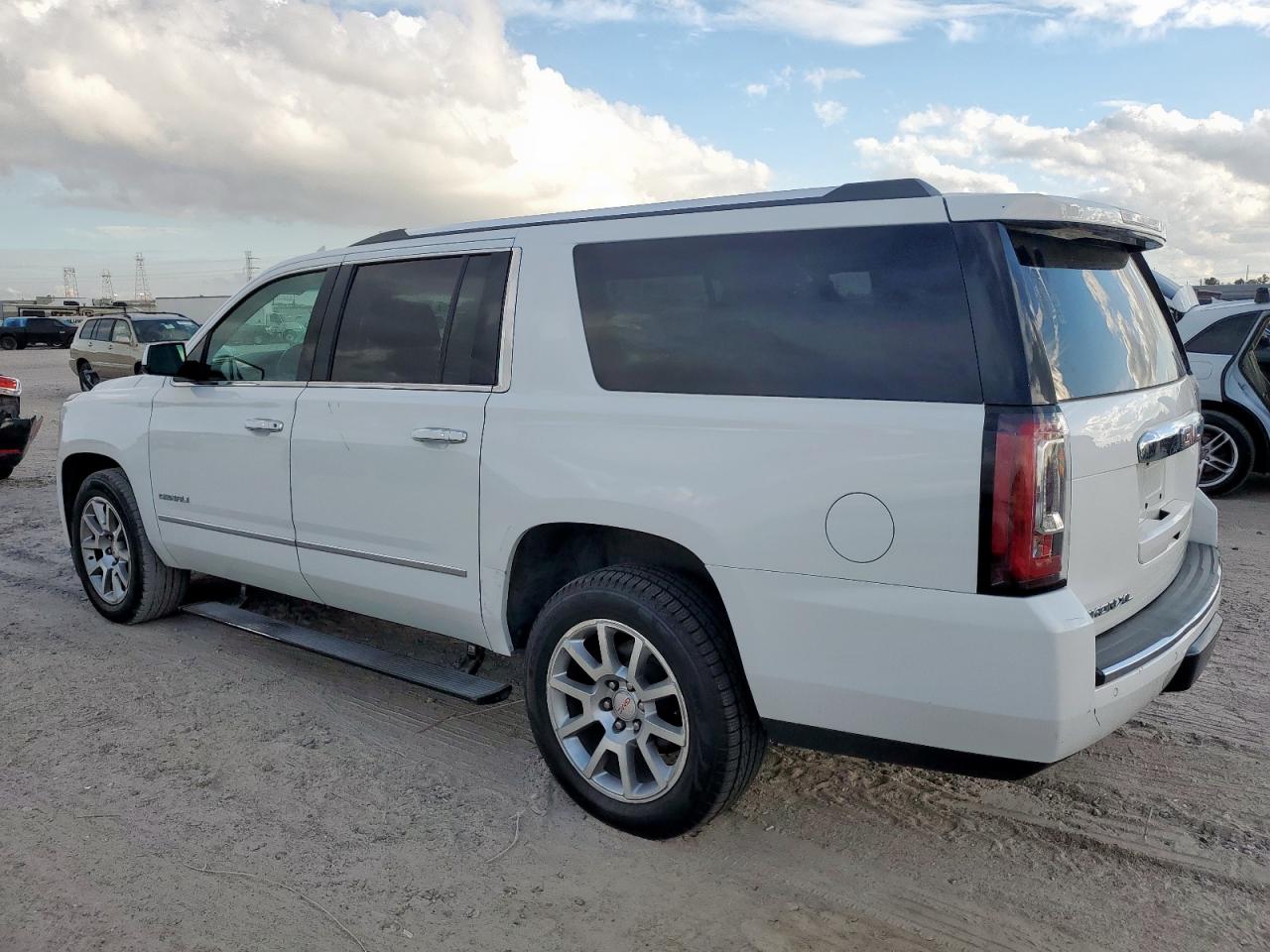 GMC Yukon Denali Image 2
