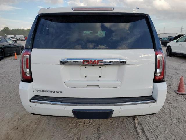 GMC Yukon Denali Image 11