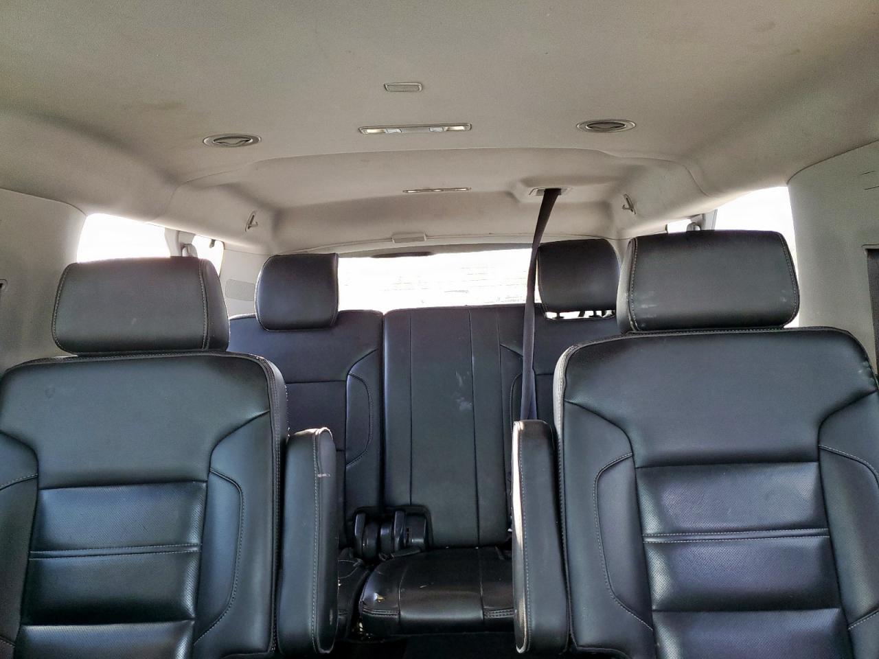 GMC Yukon Denali Image 9