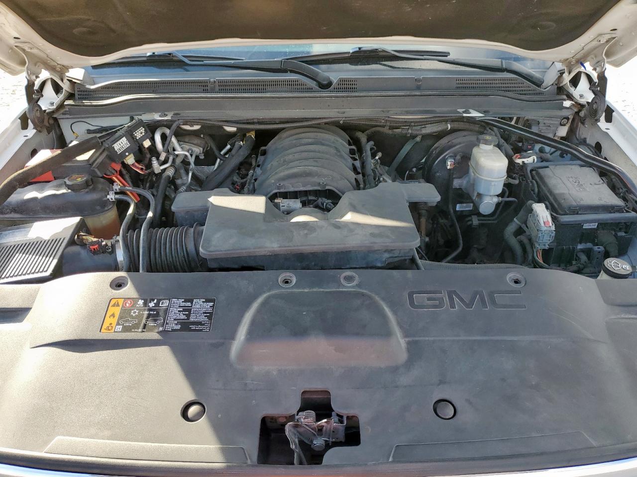 GMC Yukon Denali Image 4