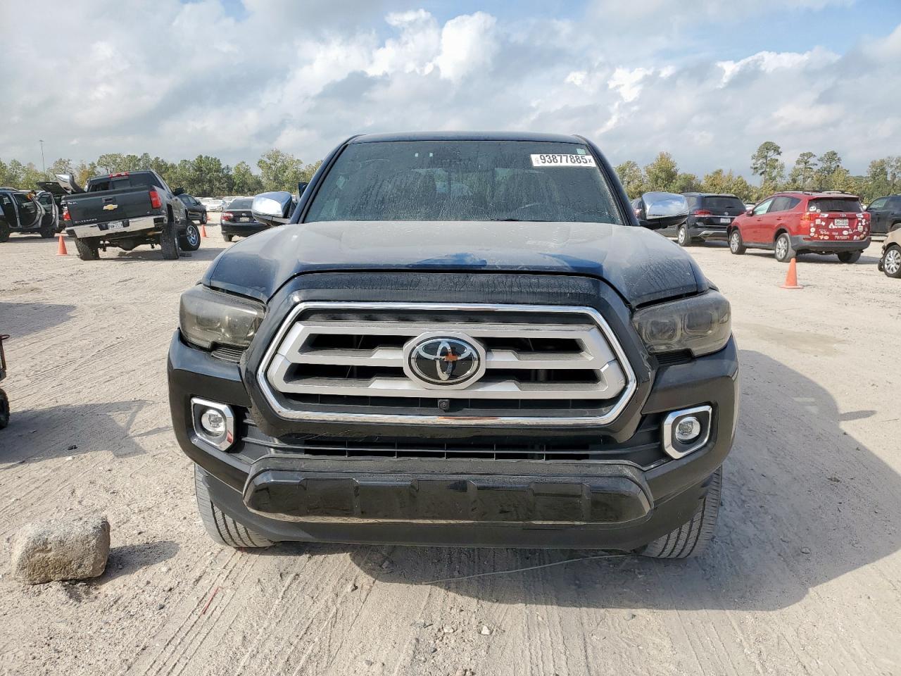 Toyota Tacoma Double Cab Image 2