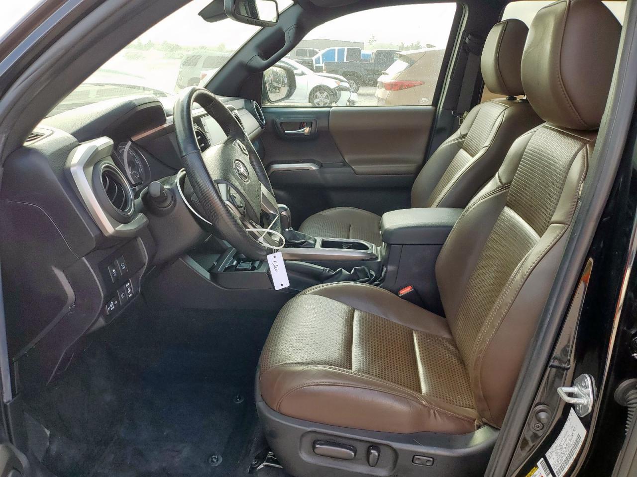 Toyota Tacoma Double Cab Image 3