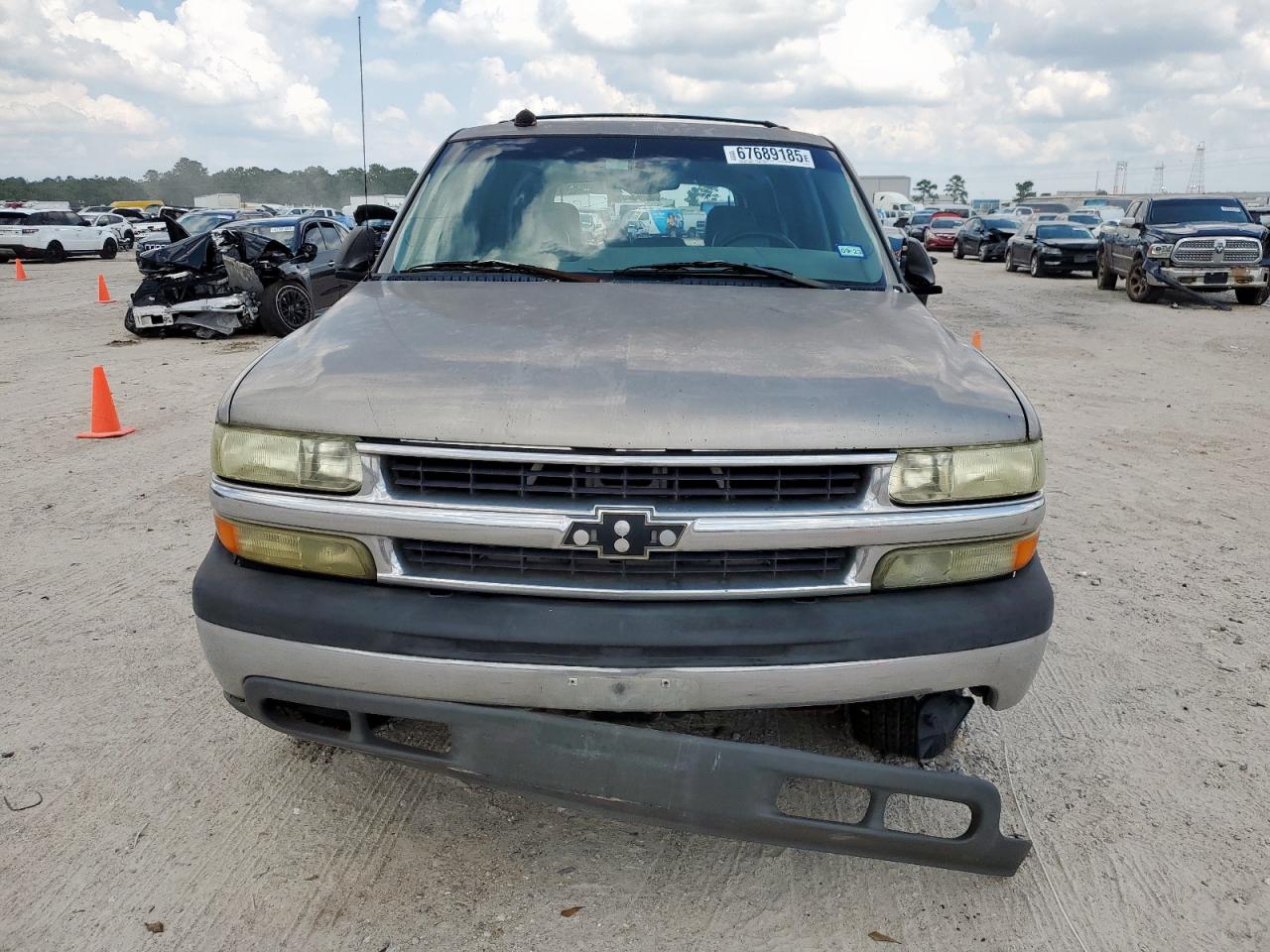 Chevrolet Tahoe C1500 Image 2