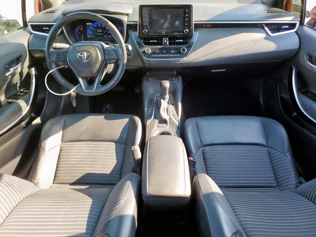 Toyota Corolla Xse Image 4