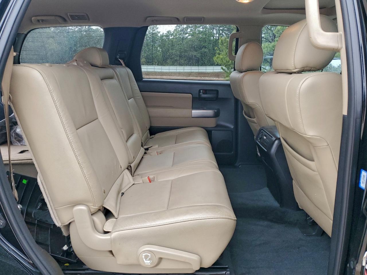 Toyota Sequoia Sr5 Image 5
