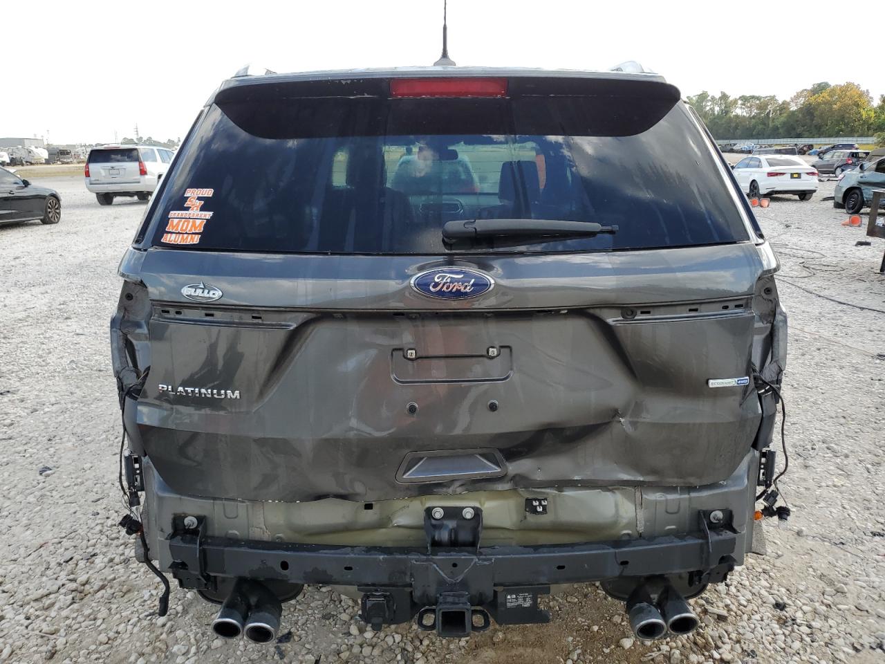 Ford Explorer Platinum Image 2