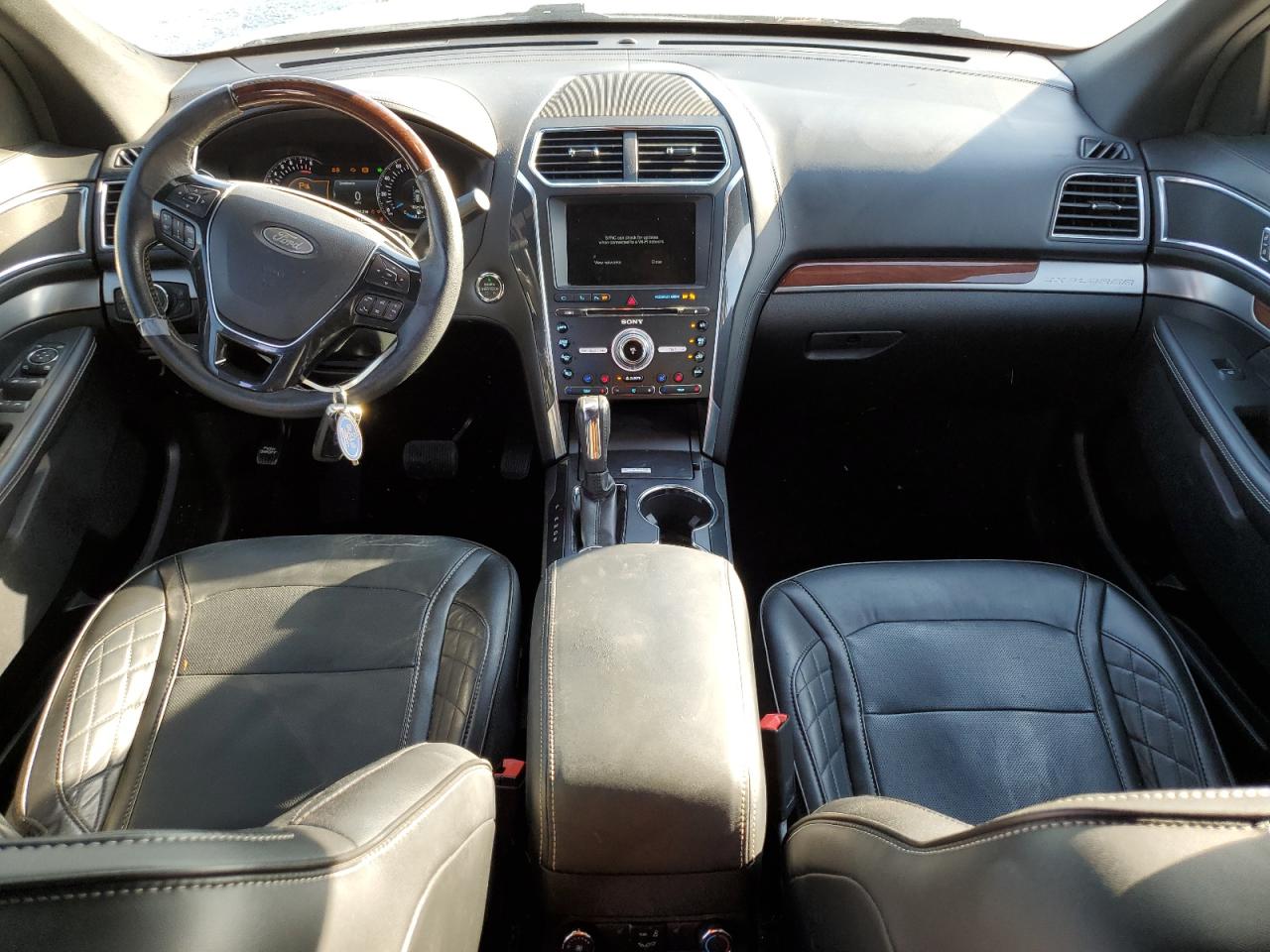 Ford Explorer Platinum Image 8