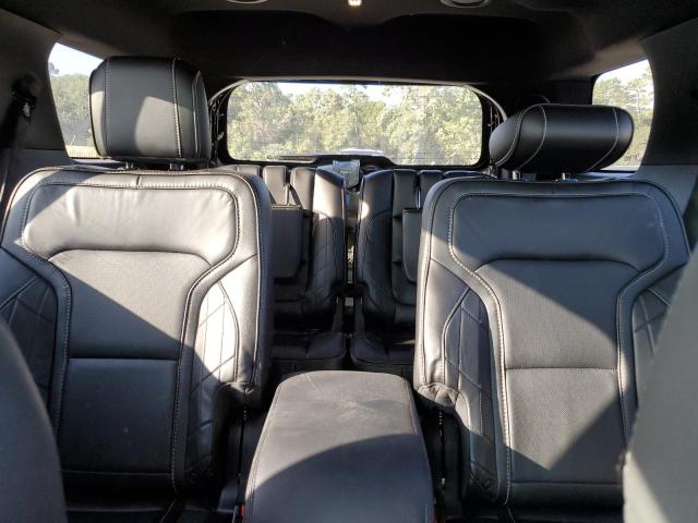 Ford Explorer Platinum Image 11