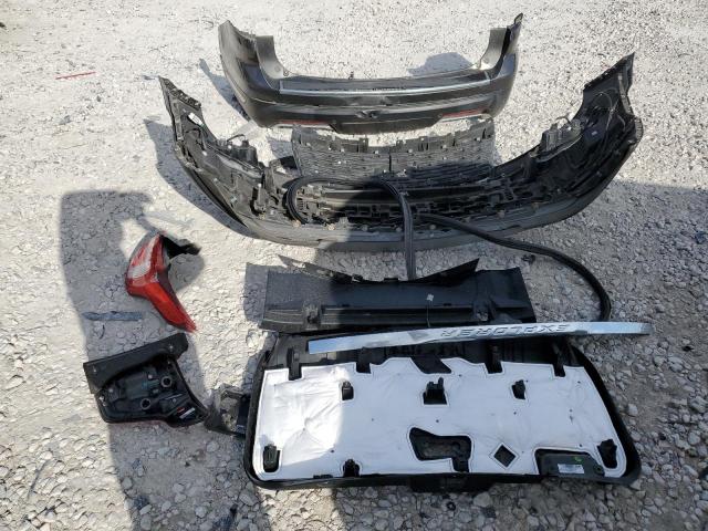 Ford Explorer Platinum Image 12