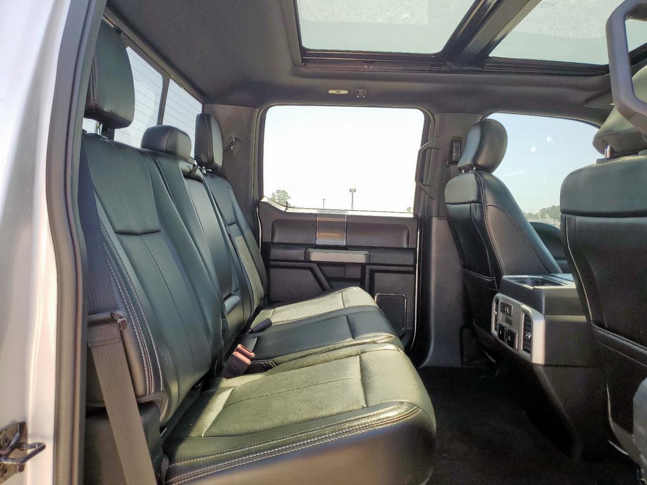 Ford F-150 Supercrew Image 11