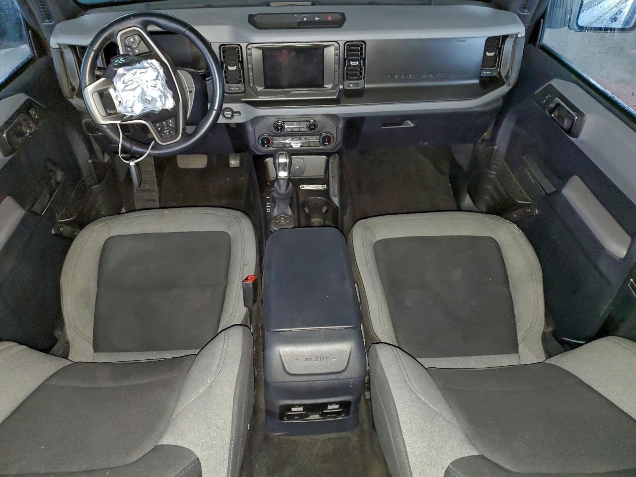 Ford Bronco Base Image 7