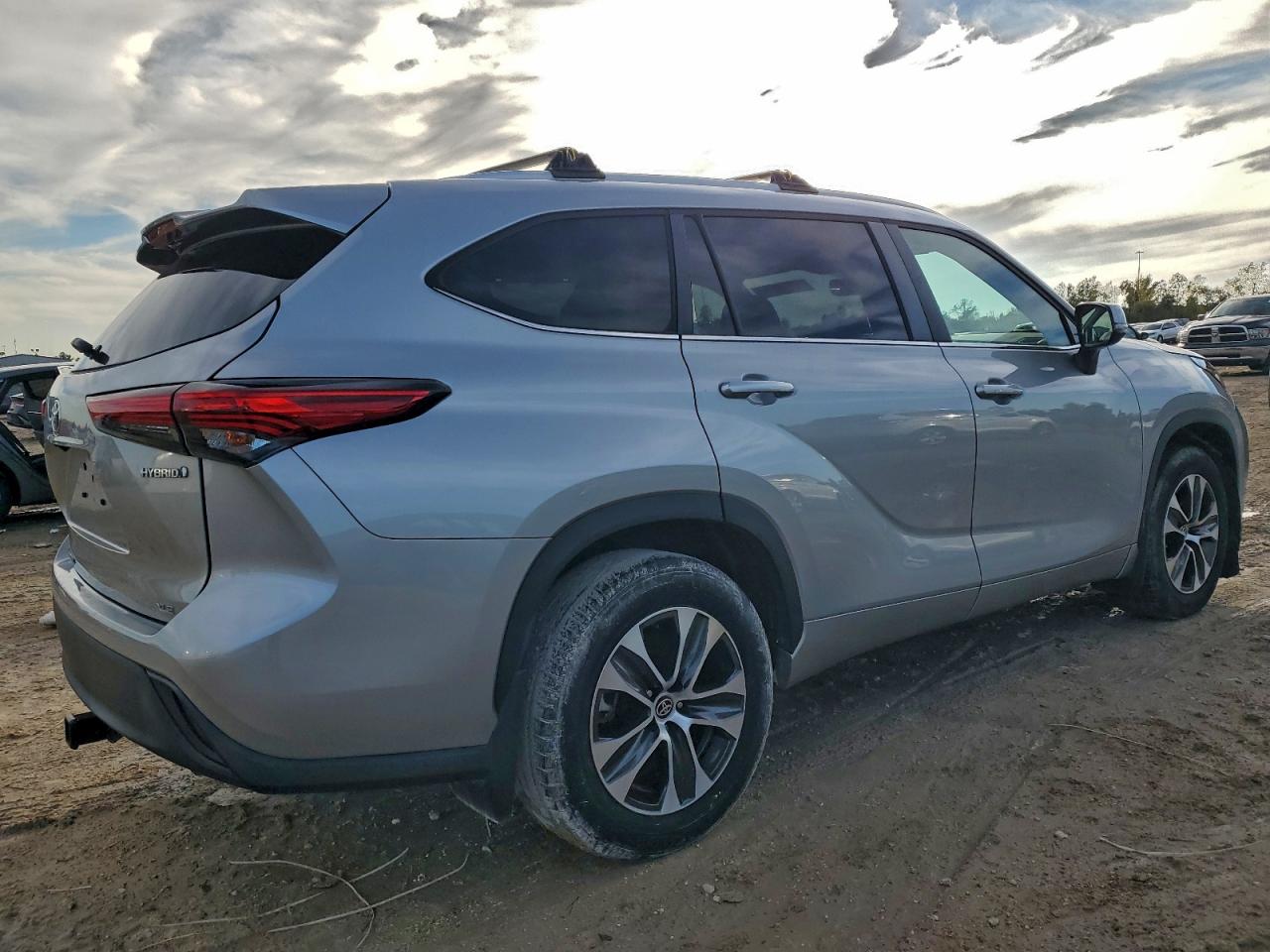 Toyota Highlander Hybrid Xle Image 6