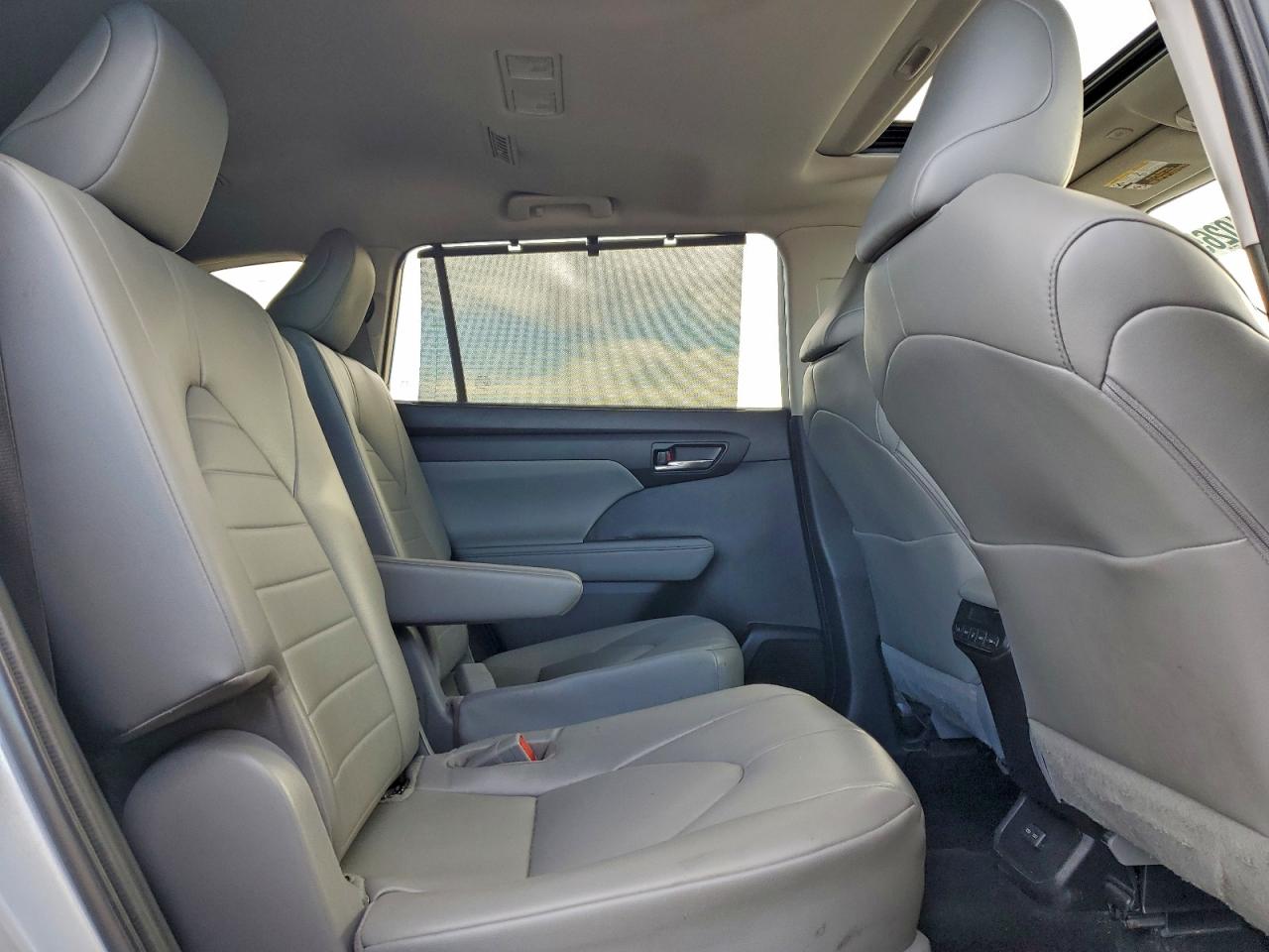 Toyota Highlander Hybrid Xle Image 4