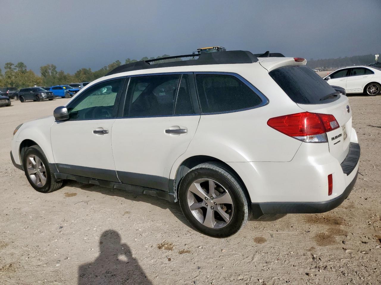 Subaru Outback 2.5i Limited Image 2
