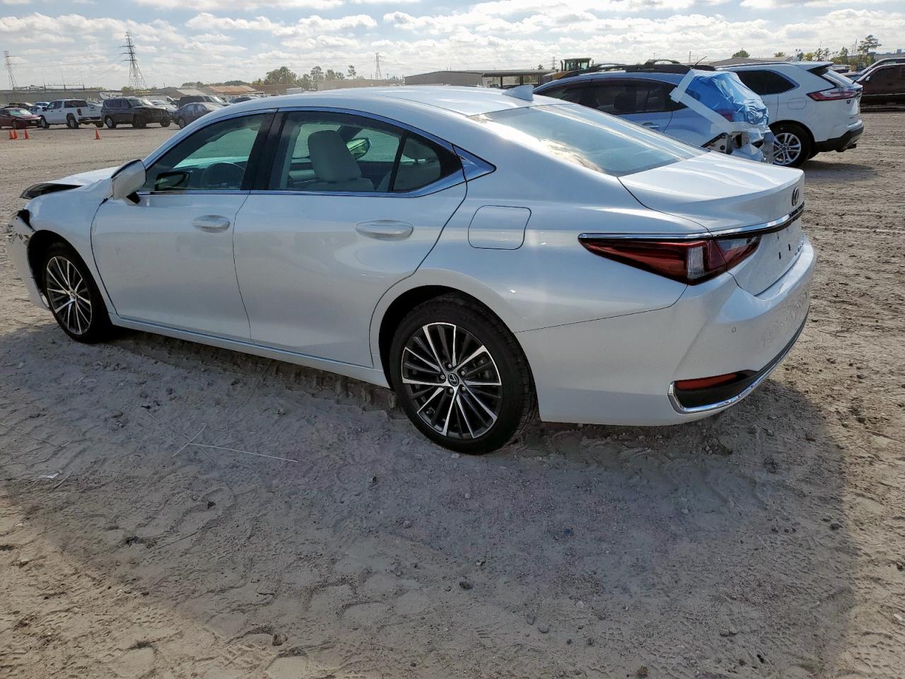 Lexus Es 250 Base Image 8