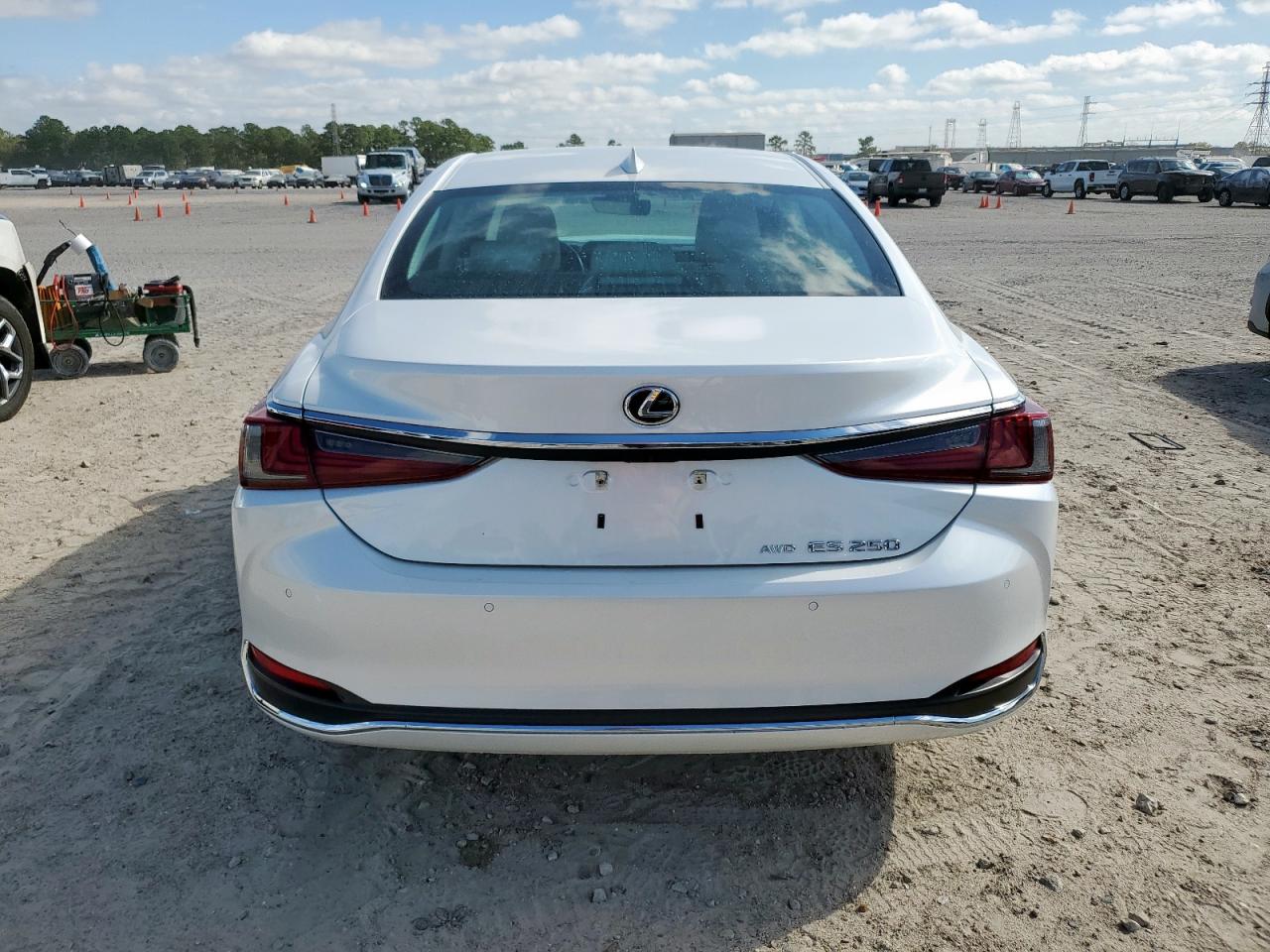 Lexus Es 250 Base Image 9