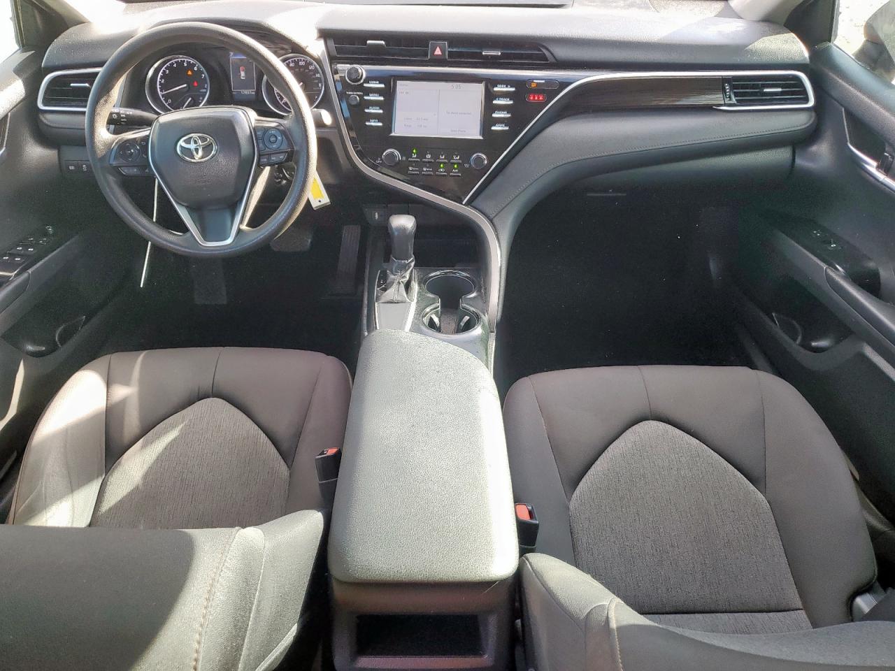 Toyota Camry L Image 8