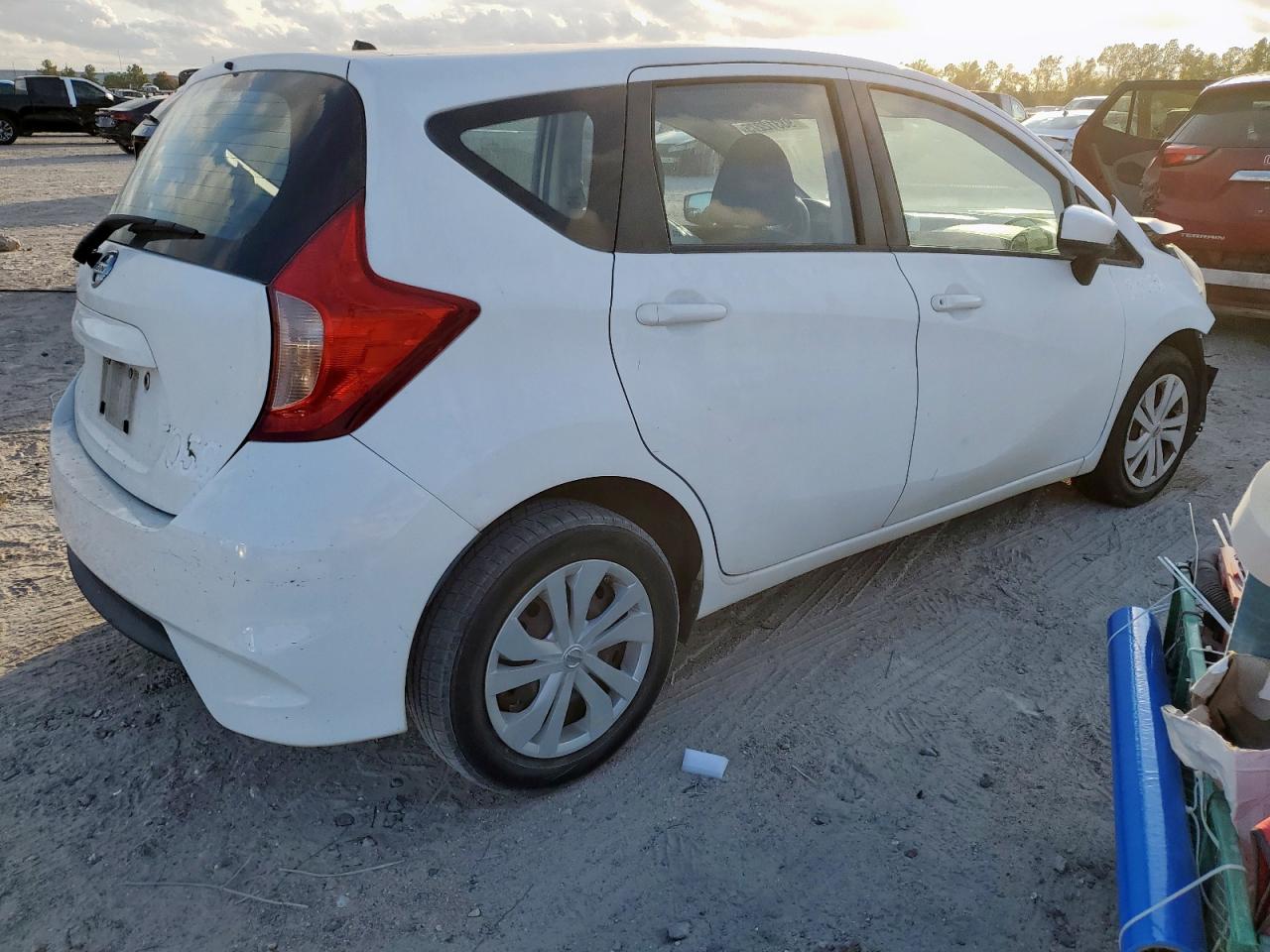 Nissan Versa S Image 7