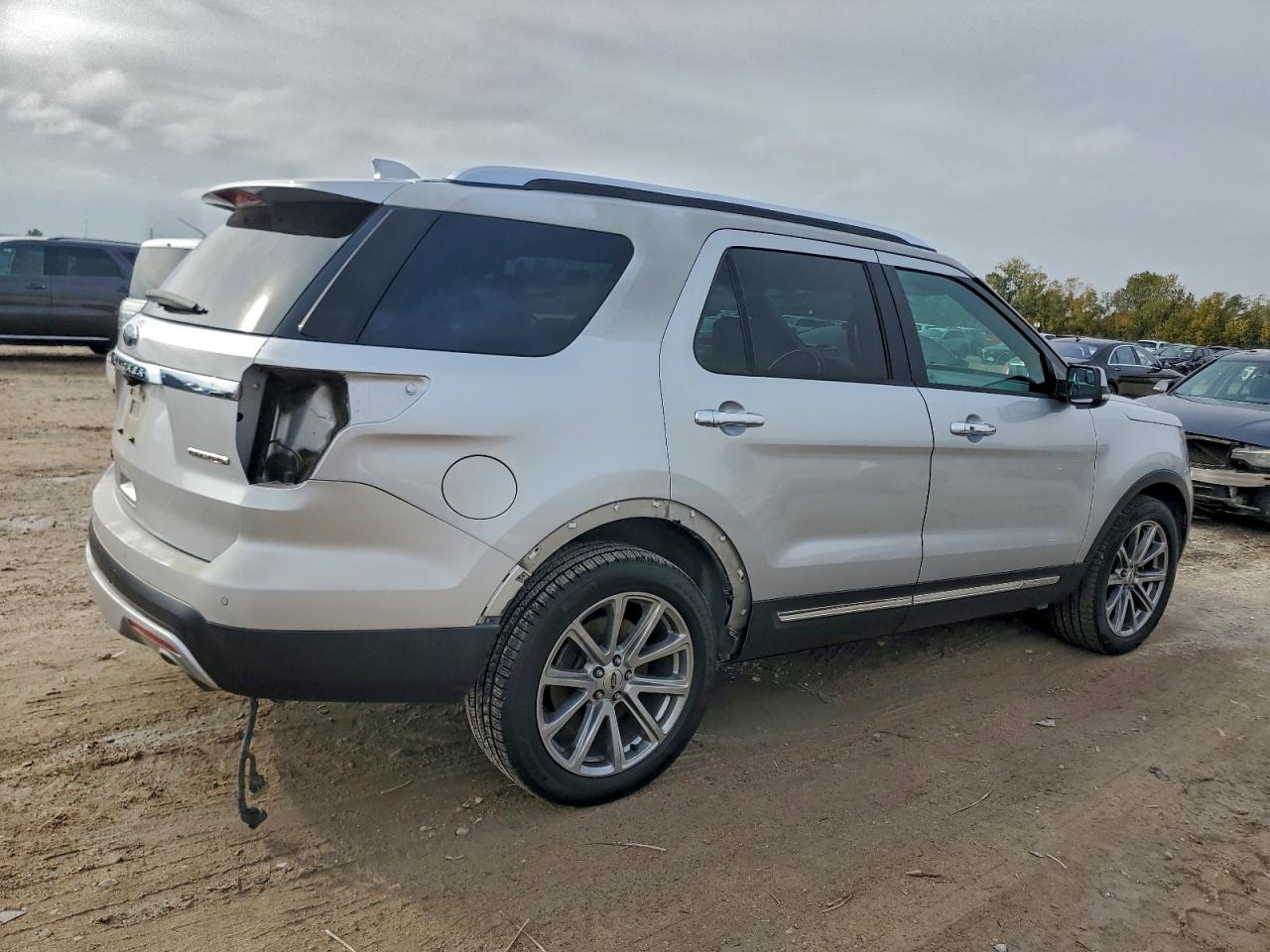 Ford Explorer Limited Image 8