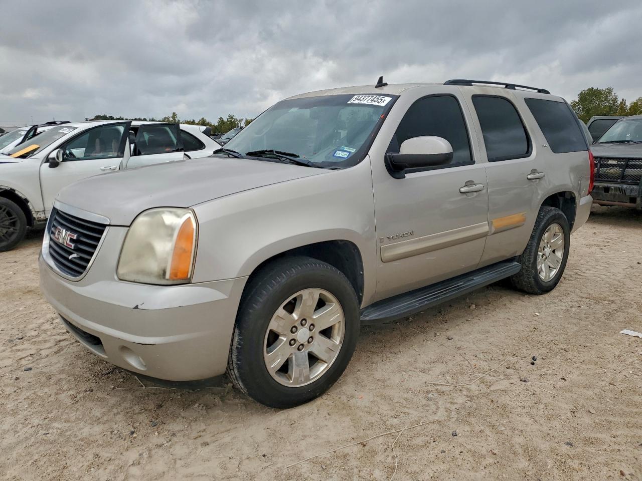 GMC Yukon Image 1