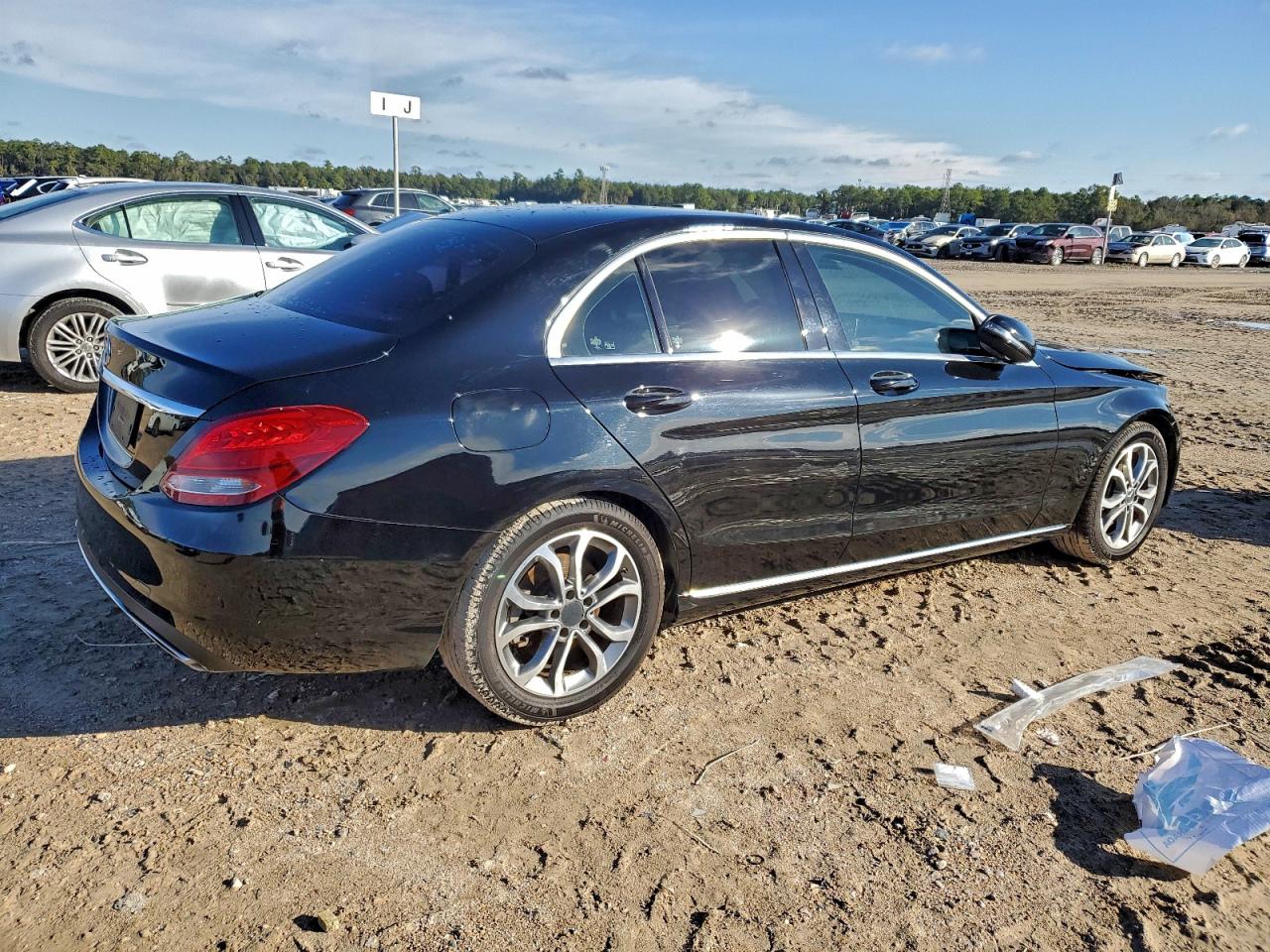 Mercedes-Benz C-Class 300 Image 12